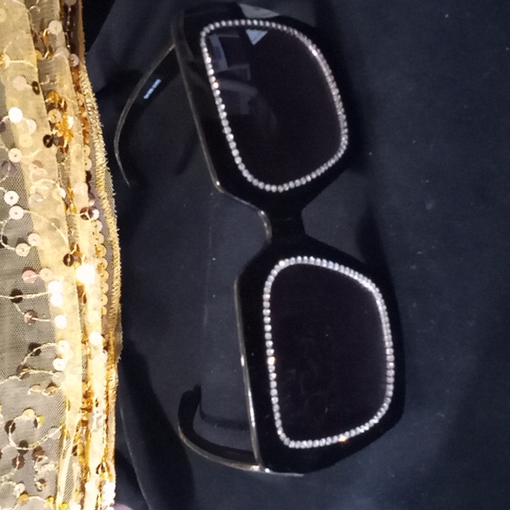 S A L E / SUNGLASSES. Black Oversized (#1508) - Picture 2 of 5
